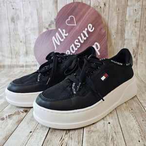Tommy Hilfiger Women's Grazie Lightweight Lace Up Sneakers Black